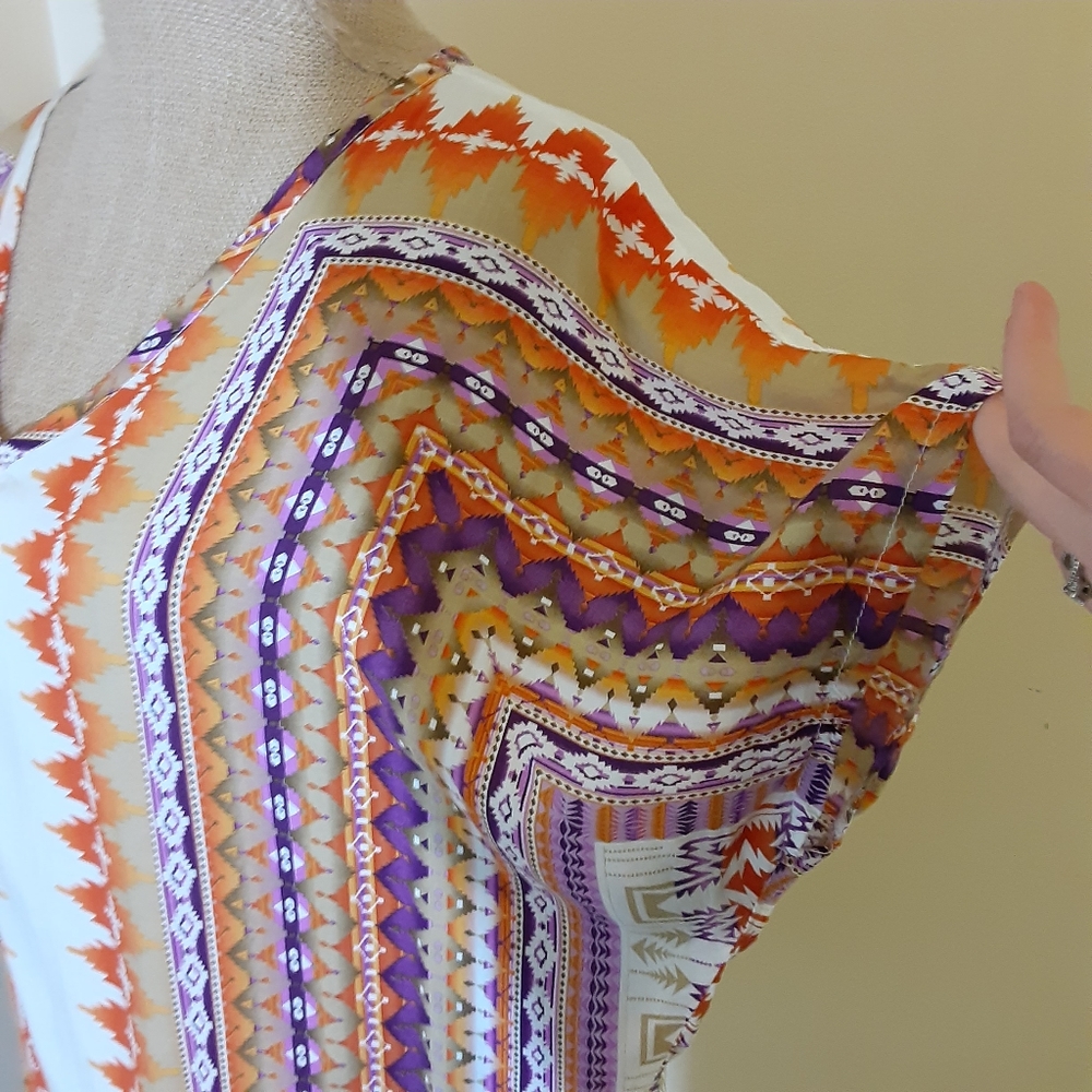 🌻3/$20Nurture bright aztec print oversize top med - Picture 8 of 9